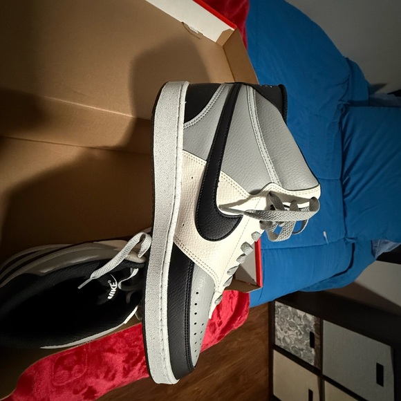 Nike Men's White and Black High-Top Sneakers - Picture 3 of 7